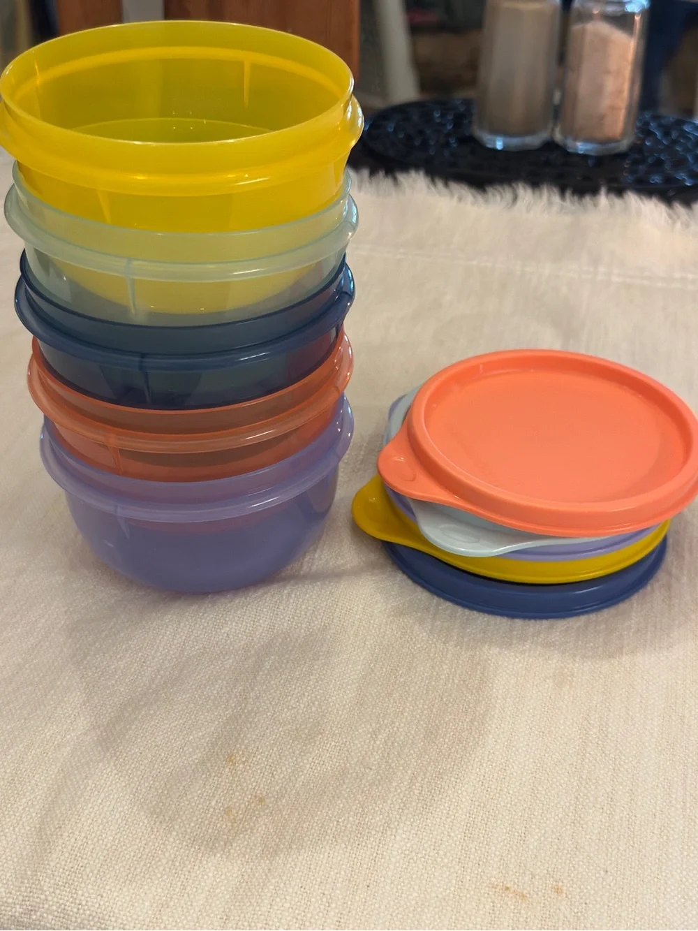 Tupperware Ideal Snack Cups Set of 5 with Seals 7oz / 230ml Bowls